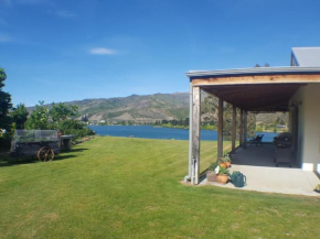 Cromwell Lakeside B n B